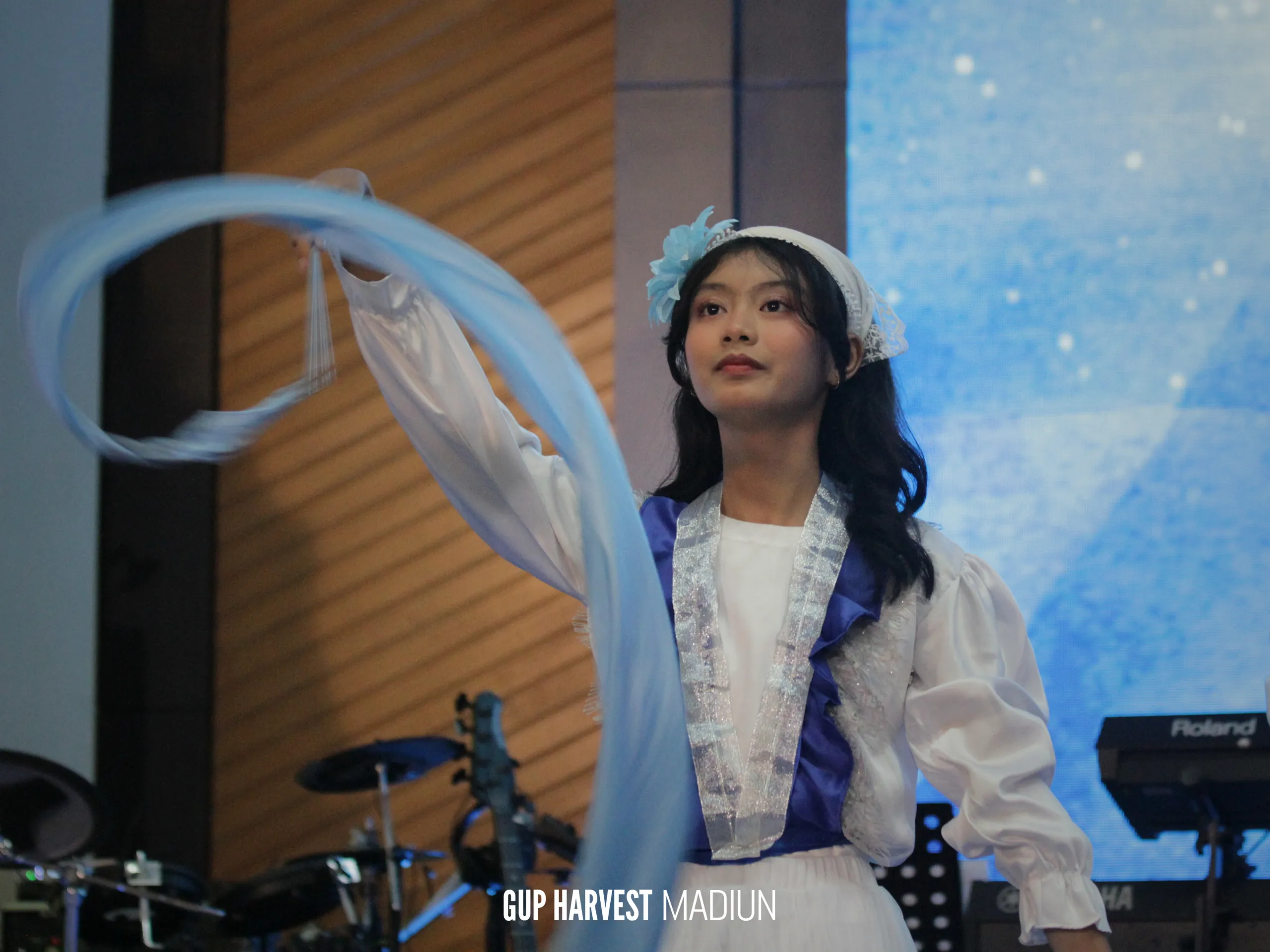 Penampilan pujian dalam ibadah Natal GUP Harvest